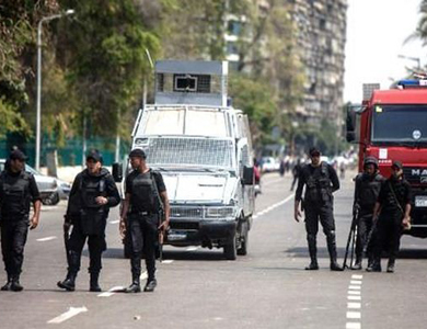 مقتل ثلاثة رجال شرطة واصابة تسعة آخرين في هجوم مسلح شرقي القاهرة