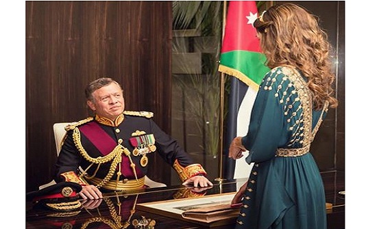 بالصورة :  " سيلفي "  مع الملك