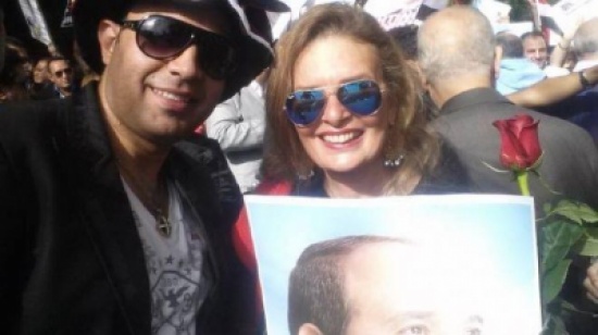 يسرا في نيويورك دعماً للسيسي