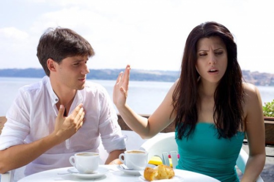 5 أشياء يقوم بها الرجل تجعل المرأة تبتعد عنه 5 أشياء يقوم بها الرجل تجعل المرأة تبتعد عنه