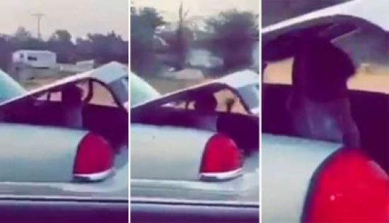 بالفيديو: سائق يسير بسرعة عالية ويضع طفلة في شنطة سيارته بالفيديو: سائق يسير بسرعة عالية ويضع طفلة في شنطة سيارته