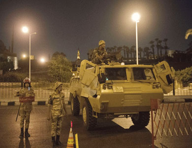 الحكومة المصرية تُعلن رسمياً انتهاء حالة الطوارئ وحظر التجوال اعتباراً من الخميس