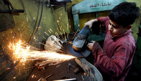 اطفال يعرضون لتجاربهم الشخصية خلال التحاقهم بسوق العمل اطفال يعرضون لتجاربهم الشخصية خلال التحاقهم بسوق العمل