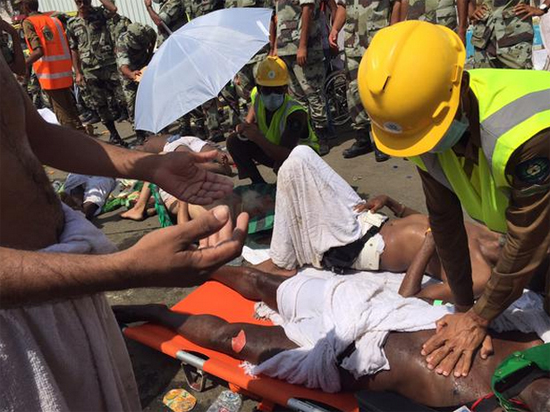 الدفاع المدني السعودي : وفاة واصابة اكثر 500 حاج جراء التدافع في منى الدفاع المدني السعودي : وفاة واصابة اكثر 500 حاج جراء التدافع في منى