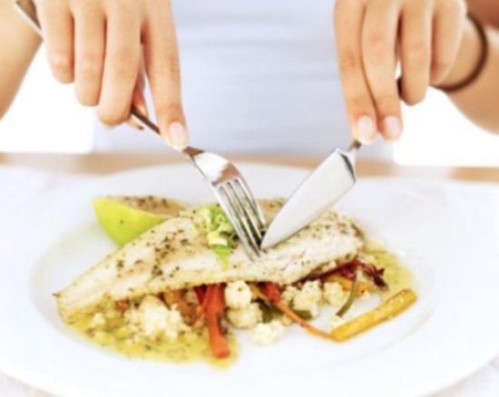 السمك والرياضة لتجنّب انتكاس صحة مرضى سرطان القولون!