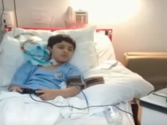 مؤثر جداً – طفل سعودي يتبرع بجزء من جسمه لوالدته… هكذا أنقذها من السرطان مؤثر جداً – طفل سعودي يتبرع بجزء من جسمه لوالدته… هكذا أنقذها من السرطان
