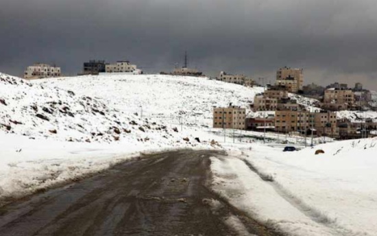 طريق وادي الطواحين الضيق يشهد كثافة مرورية طريق وادي الطواحين الضيق يشهد كثافة مرورية