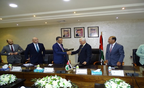 توقيع اتفاقية تعاون مشترك في مجال السياحة التعليمية توقيع اتفاقية تعاون مشترك في مجال السياحة التعليمية