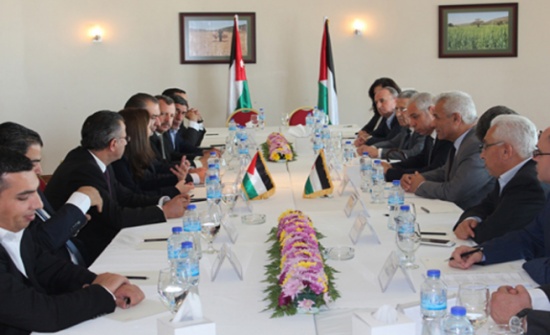 اتفاق فلسطيني أردني لرفع قيود إسرائيل أمام التبادل التجاري اتفاق فلسطيني أردني لرفع قيود إسرائيل أمام التبادل التجاري