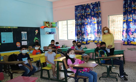 آلاف الطلبة يعودون الى مدارسهم وفق برتوكول صحي وتربوي