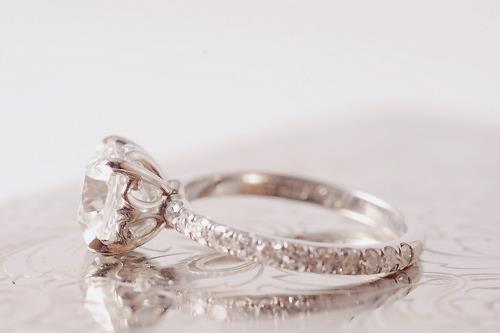رجل يقوم ببناء 90 منزلا احتفالا بزفاف ابنته! رجل يقوم ببناء 90 منزلا احتفالا بزفاف ابنته!