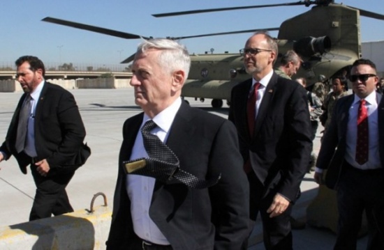 ماتيس يصل إلى العراق في زيارة مفاجئة للقاء مسؤولين