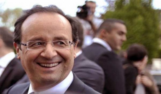 هولاند يصل الى الجزائر في زيارة دولة هولاند يصل الى الجزائر في زيارة دولة