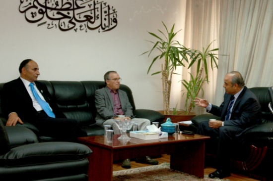 "الأردنية " تبحث تنفيذ برنامج العناية الصحية الاجتماعية (SHC)