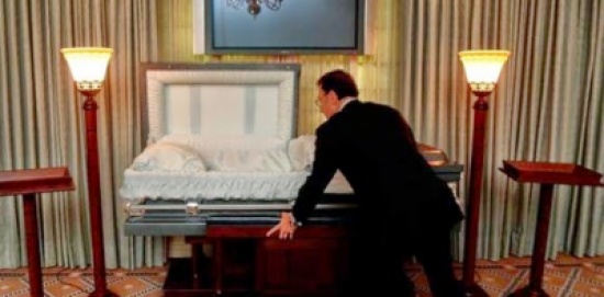 الصينيون يدفعون المال ليجربوا الموت وهم أحياء