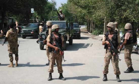 مقتل 4 انتحاريين في هجوم على مسجد داخل منشأة عسكرية في باكستان مقتل 4 انتحاريين في هجوم على مسجد داخل منشأة عسكرية في باكستان
