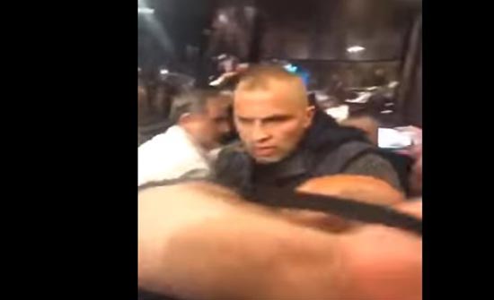 شاهد . . اعتداء حارس جورج وسوف على احد معجبيه في عمان