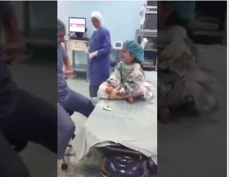 شاهد.. طبيبا اردنيا أشعل مواقع التواصل الاجتماعي