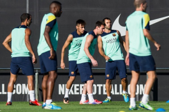 ريال مدريد وبرشلونة يتدربان استعدادا لكلاسيكو الاربعاء ريال مدريد وبرشلونة يتدربان استعدادا لكلاسيكو الاربعاء