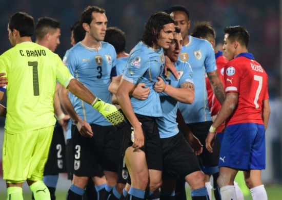 تشيلي تشكو 7 من لاعبي أوروغواي ومن بينهم كافاني للكونميبول تشيلي تشكو 7 من لاعبي أوروغواي ومن بينهم كافاني للكونميبول