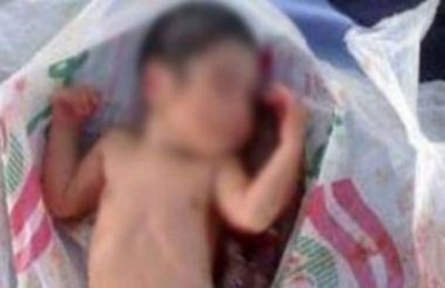 مصريّ وزوجته يقتلان طفلاً بعد تعذيبه وقطع جزء من جسده بسبب (شقاوته) مصريّ وزوجته يقتلان طفلاً بعد تعذيبه وقطع جزء من جسده بسبب (شقاوته)