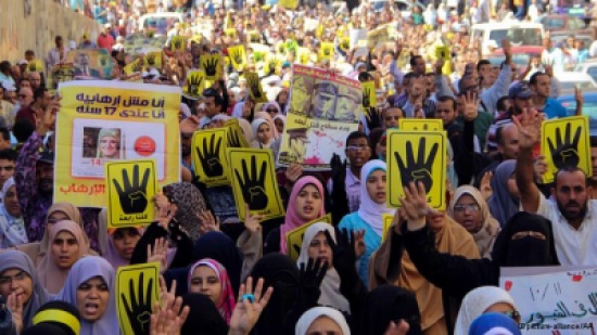 نائب مرشد " الإخوان " : نساؤنا يواجهن " حرباً لا أخلاقية "