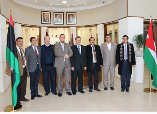وزارة الدفاع الليبية تكرم جامعة الشرق الاوسط وزارة الدفاع الليبية تكرم جامعة الشرق الاوسط