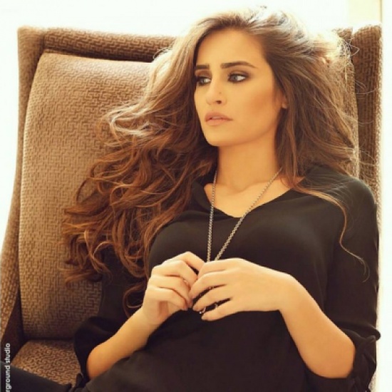 إيميه صياح وزوجها بلقطة رومانسية – بالصورة إيميه صياح وزوجها بلقطة رومانسية – بالصورة