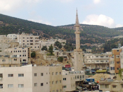 المنطقة العسكرية الشمالية توزع طرودا على عدد من الجمعيات