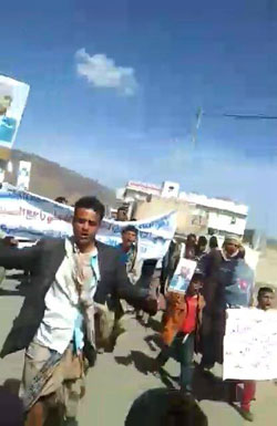 مظاهرات تطالب بإطلاق سراح الشيخ عبد الله علي راجح الصباحي تجوب شوارع الرضمه بمحافظة إب