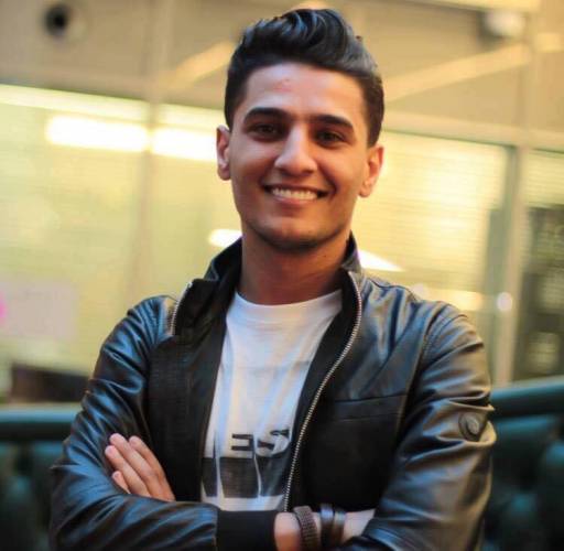 شاهد.. محمد عساف يستمتع بتحضير والدته لفطائر السبانخ