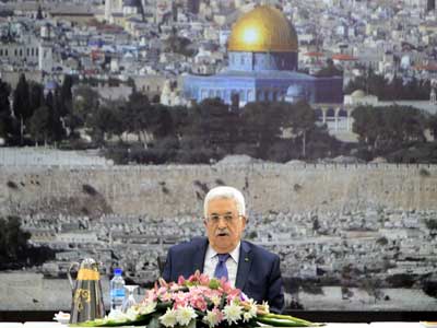 الرئيس الفلسطيني عباس يوقع طلب الانضمام الى 15 منظمة ومعاهدة دولية