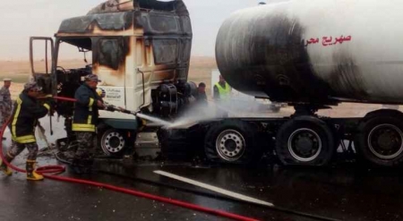 بالصور .. حريق في صهريج محروقات على ' الطريق الصحراوي' بالصور .. حريق في صهريج محروقات على ' الطريق الصحراوي'