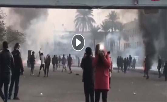 بالفيديو : فتيات مجندات لصالح ايران يطلقن النار على المتظاهرين في العراق بالفيديو : فتيات مجندات لصالح ايران يطلقن النار على المتظاهرين في العراق