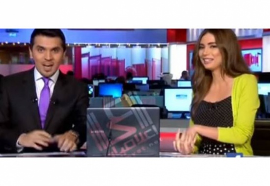 فيديو| مطلب غريب من مذيعة mbc لزميلها على الهواء!