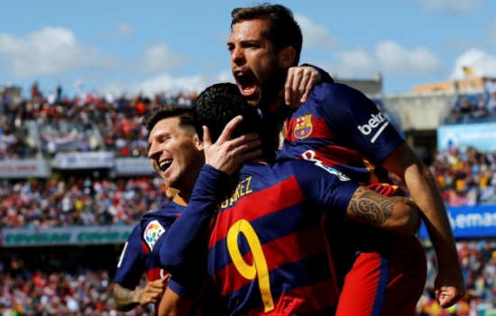 برشلونة يحسم الصراع مع ريال مدريد ويتوج بلقب الدوري الإسباني