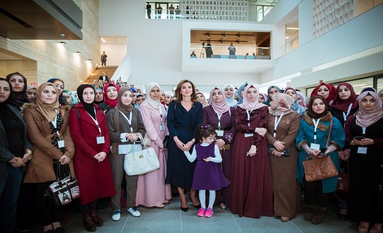 الملكة رانيا تلتقي خريجي الدفعة الثانية من أكاديمية تدريب المعلمين الملكة رانيا تلتقي خريجي الدفعة الثانية من أكاديمية تدريب المعلمين