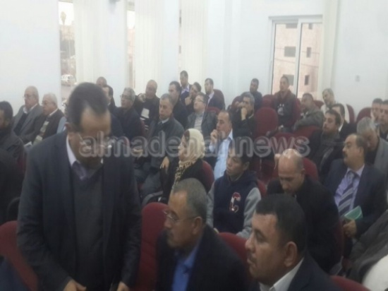 بالصور : وزير الاشغال يلتقي اصحاب المنشئات الصناعية بالصور : وزير الاشغال يلتقي اصحاب المنشئات الصناعية