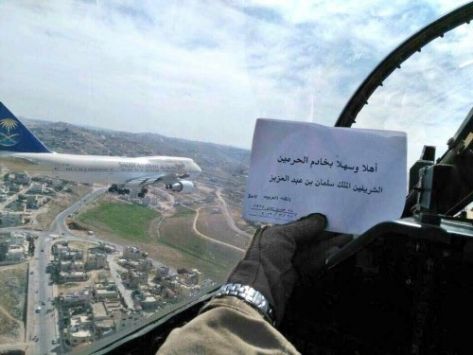 طيار أردني يحتفل بزيارة الملك سلمان بطريقة مفاجئة