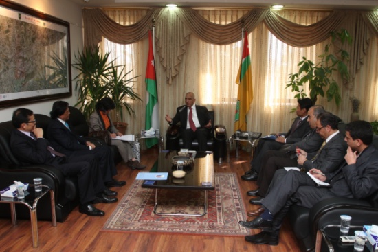 "الأردنية" تبحث سبل تطوير العلاقات الاكاديمية والثقافية مع دول أسيان