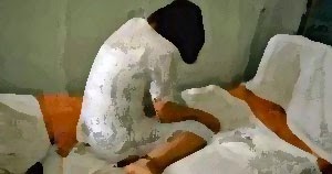 يسمح لزوجته بممارسة الجنس مع شقيقها ويصورهما أثناء المعاشرة!!