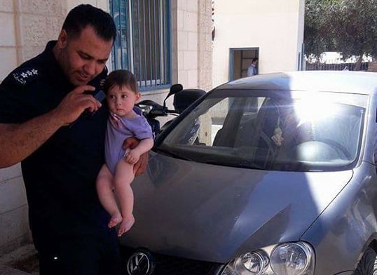 «شاهد» حدث في فلسطين .. سرق سيارة واكتشف بداخلها رضيعةً وتصرفه سيصدمكم! «شاهد» حدث في فلسطين .. سرق سيارة واكتشف بداخلها رضيعةً وتصرفه سيصدمكم!