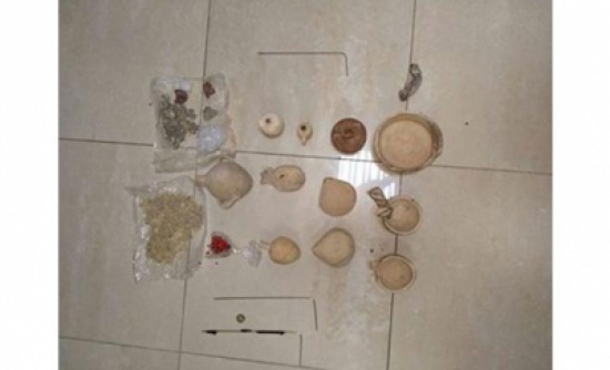 القبض على عربي في إربد بحوزته قطع أثرية القبض على عربي في إربد بحوزته قطع أثرية