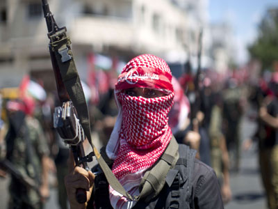 استشهاد فلسطيني وإصابة أخر برصاص الجيش الإسرائيلي على حاجز في الضفة الغربية