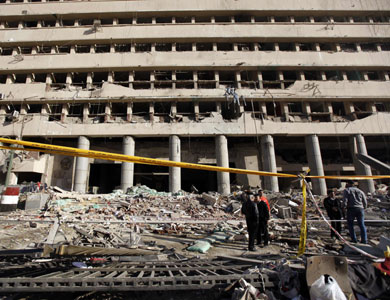 جماعة أنصار بيت المقدس تتبنى تفجيرات القاهرة وتدعو ‘المسلمين’ للإبتعاد عن مراكز الشرطة