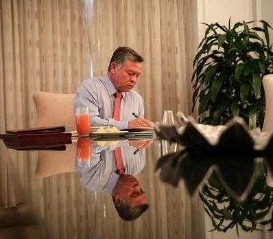 النواب على مائدة افطار الملك النواب على مائدة افطار الملك
