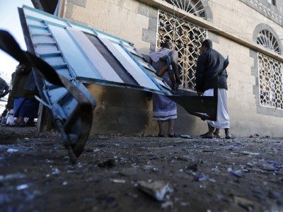 انفجار عبوتين ناسفتين استهدفتا منزل أحد الحوثيين شمالي صنعاء انفجار عبوتين ناسفتين استهدفتا منزل أحد الحوثيين شمالي صنعاء