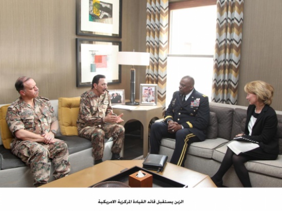 الزبن يستقبل قائد القيادة المركزية الامريكية الزبن يستقبل قائد القيادة المركزية الامريكية