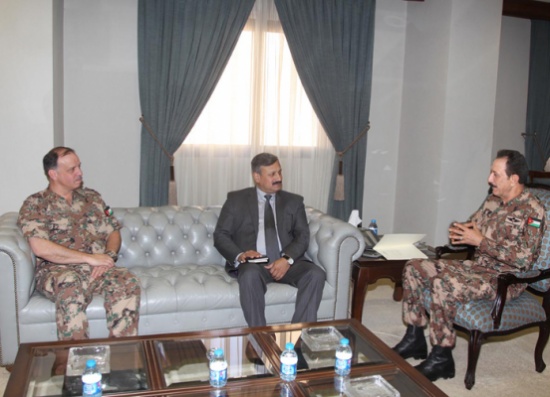 الزبن يستقبل مدير الاستخبارات العسكرية الباكستانية