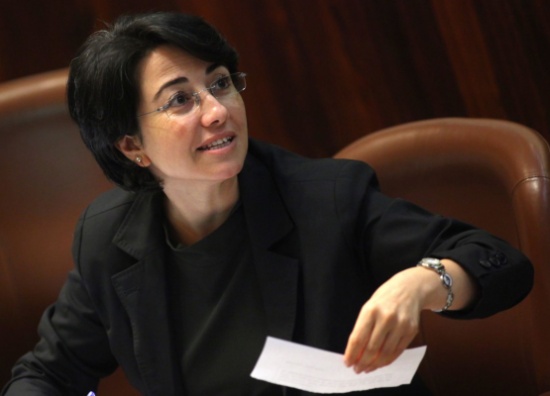 ليبرمان وحملة لطرد حنين الزعبي .. ويصف بشارة بالخائن ليبرمان وحملة لطرد حنين الزعبي .. ويصف بشارة بالخائن